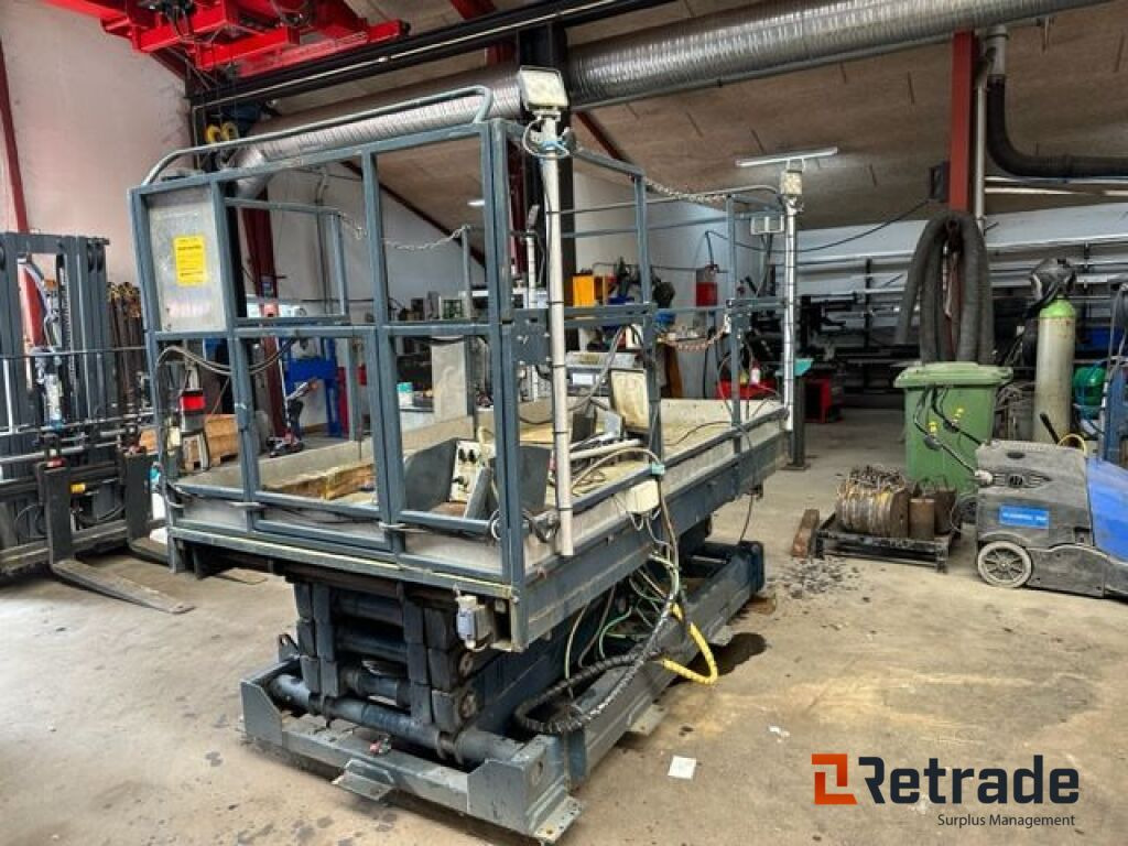 Upright Sax Platform 10 meter / Scissor platform 10 meters - Nacelle ciseaux: photos 2 Upright Sax Platform 10 meter / Scissor platform 10 meters - Nacelle ciseaux: photos 2
