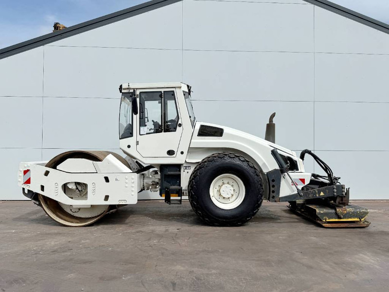 Bomag BW213DH-4 - Extra Vibrating Plate / EVIB/BVC - Compacteur: photos 1 Bomag BW213DH-4 - Extra Vibrating Plate / EVIB/BVC - Compacteur: photos 1