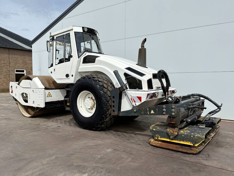 Bomag BW213DH-4 - Extra Vibrating Plate / EVIB/BVC - Compacteur: photos 4 Bomag BW213DH-4 - Extra Vibrating Plate / EVIB/BVC - Compacteur: photos 4