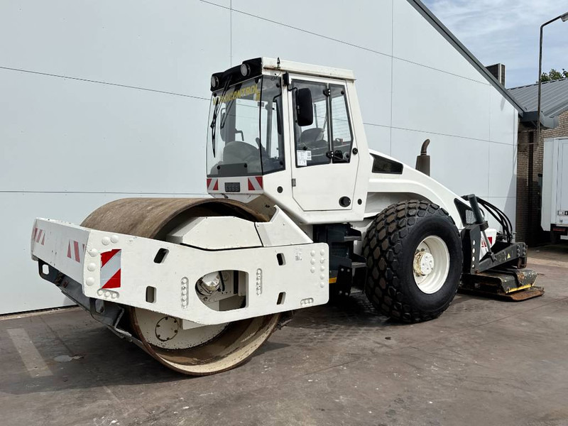 Bomag BW213DH-4 - Extra Vibrating Plate / EVIB/BVC - Compacteur: photos 3 Bomag BW213DH-4 - Extra Vibrating Plate / EVIB/BVC - Compacteur: photos 3