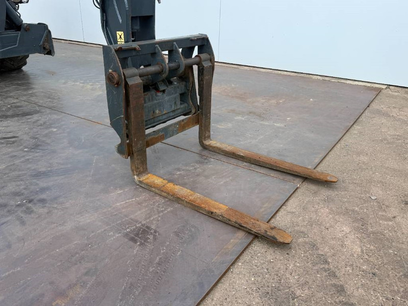 Chariot télescopique MAGNI RTH5.30 - Remote Control / 4x4x4 / Airco: photos 14