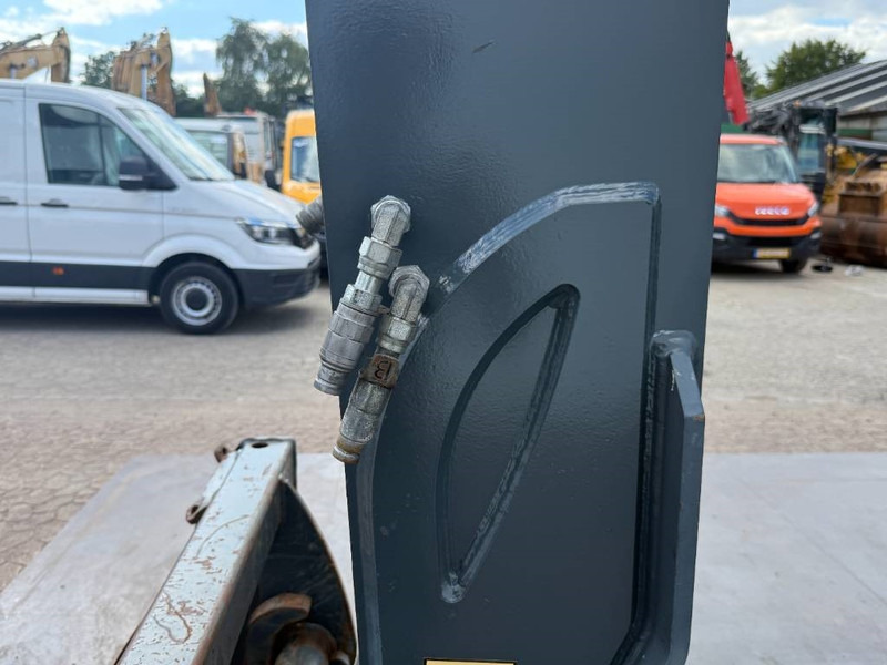 Chariot télescopique MAGNI RTH5.30 - Remote Control / 4x4x4 / Airco: photos 15