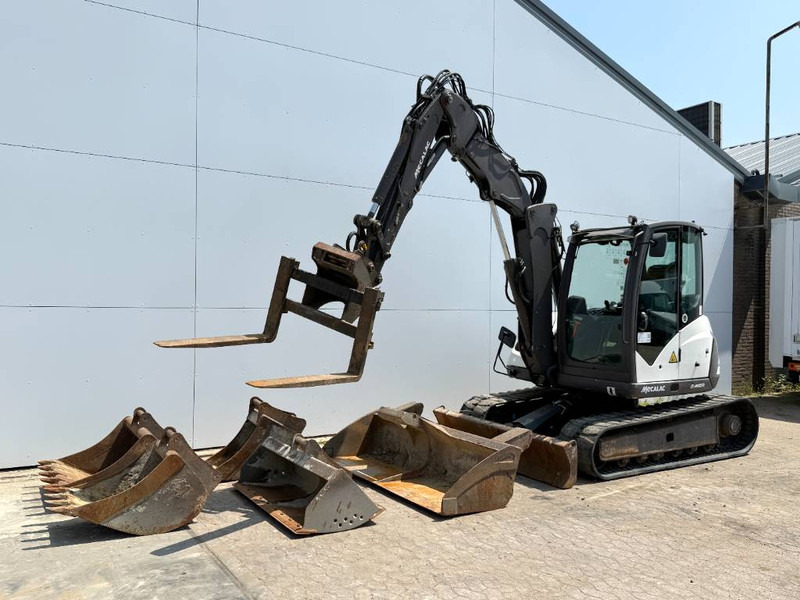 Mecalac 8MCR - 6 Attachments Included! Auto Greasing - Mini pelle: photos 2 Mecalac 8MCR - 6 Attachments Included! Auto Greasing - Mini pelle: photos 2