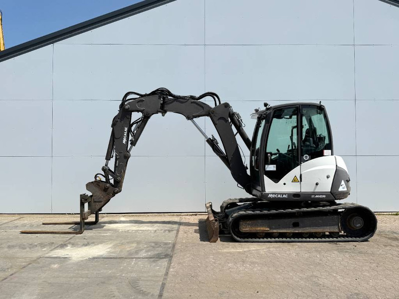 Mecalac 8MCR - 6 Attachments Included! Auto Greasing - Mini pelle: photos 4 Mecalac 8MCR - 6 Attachments Included! Auto Greasing - Mini pelle: photos 4