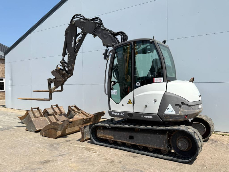 Mecalac 8MCR - 6 Attachments Included! Auto Greasing - Mini pelle: photos 3 Mecalac 8MCR - 6 Attachments Included! Auto Greasing - Mini pelle: photos 3