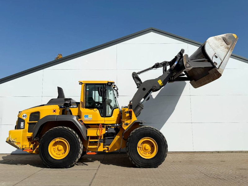 Volvo L110H - German Machine / High-tip Bucket / 3rd Fun - Chargeuse sur pneus: photos 2 Volvo L110H - German Machine / High-tip Bucket / 3rd Fun - Chargeuse sur pneus: photos 2