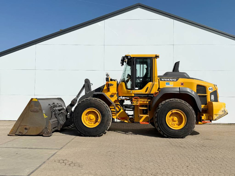 Volvo L110H - German Machine / High-tip Bucket / 3rd Fun - Chargeuse sur pneus: photos 1 Volvo L110H - German Machine / High-tip Bucket / 3rd Fun - Chargeuse sur pneus: photos 1