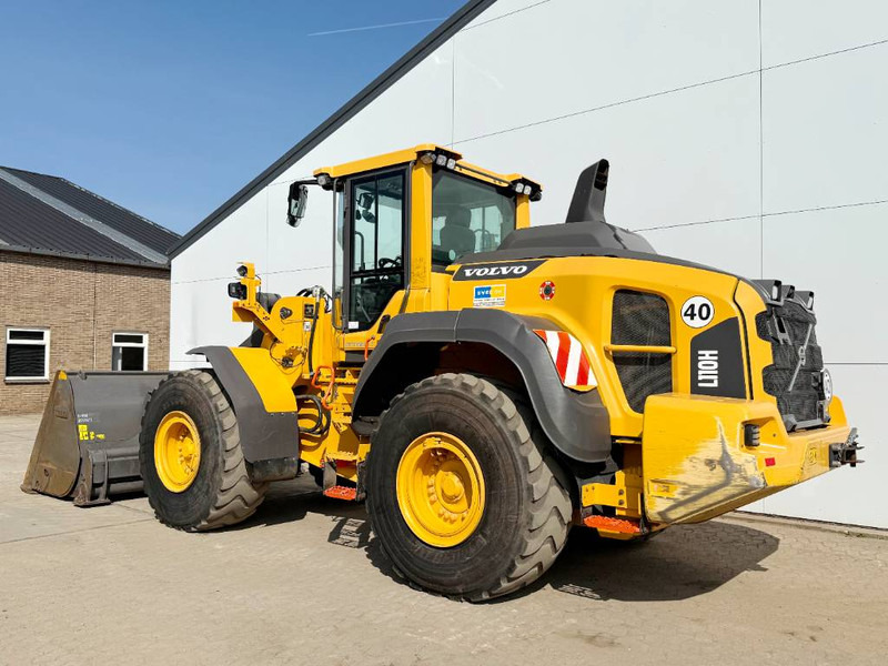 Volvo L110H - German Machine / High-tip Bucket / 3rd Fun - Chargeuse sur pneus: photos 4 Volvo L110H - German Machine / High-tip Bucket / 3rd Fun - Chargeuse sur pneus: photos 4