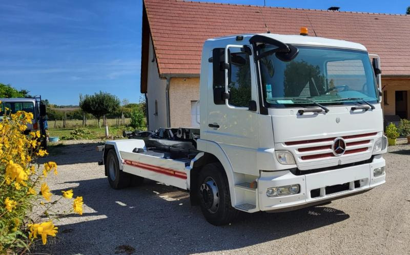 Camion multibenne Mercedes Atego: photos 1