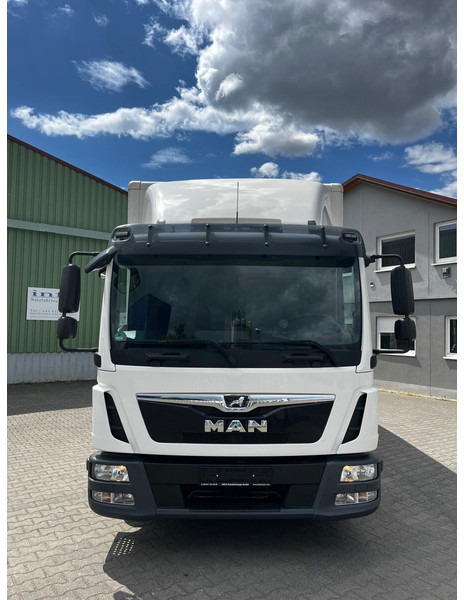 MAN TGL 12.250 Euro 6 4x2 - Camion fourgon: photos 2 MAN TGL 12.250 Euro 6 4x2 - Camion fourgon: photos 2