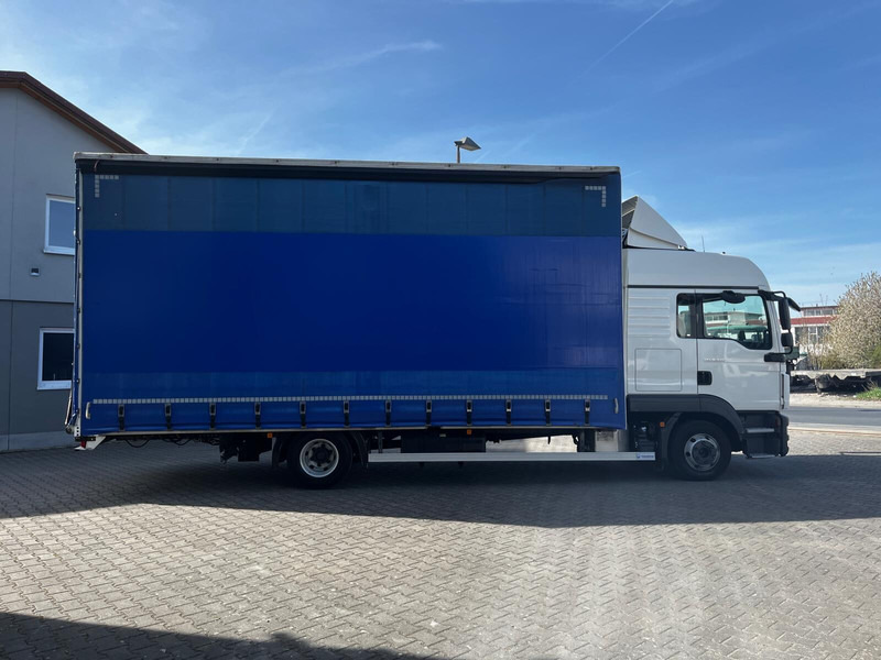 MAN TGL 8.220 - Camion à rideaux coulissants: photos 3 MAN TGL 8.220 - Camion à rideaux coulissants: photos 3