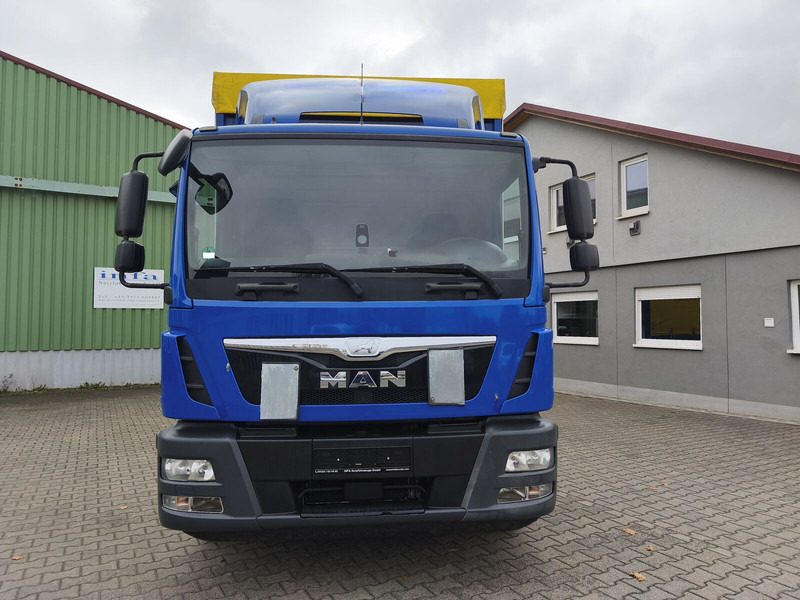 MAN TGM 15.250 Plane Gardine Euro 6 4x2 AHK LBW (39) - Camion à rideaux coulissants: photos 3 MAN TGM 15.250 Plane Gardine Euro 6 4x2 AHK LBW (39) - Camion à rideaux coulissants: photos 3