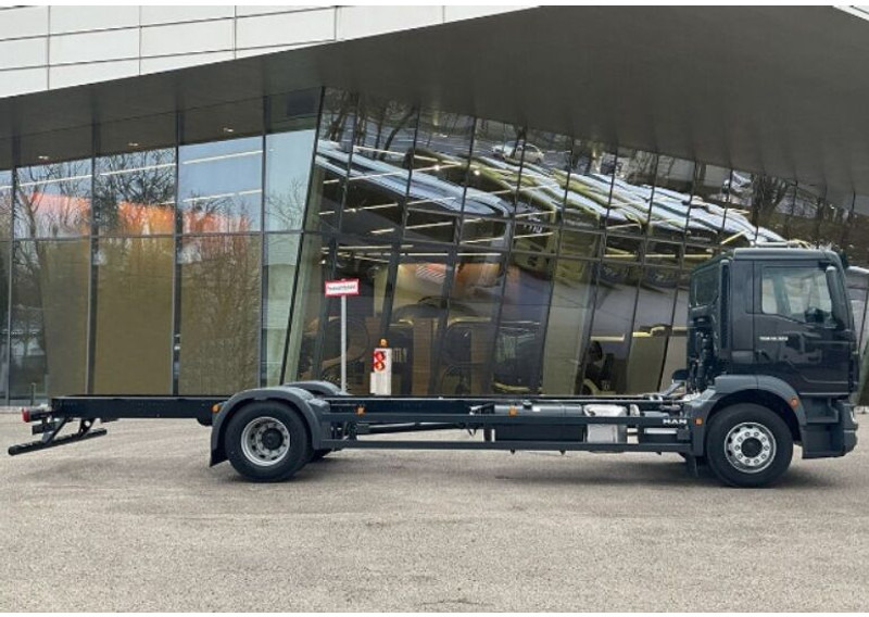 MAN TGM 18.320 4x2BL CH Fahrgestell Euro 6 Rechtslenker - Châssis cabine: photos 4 MAN TGM 18.320 4x2BL CH Fahrgestell Euro 6 Rechtslenker - Châssis cabine: photos 4