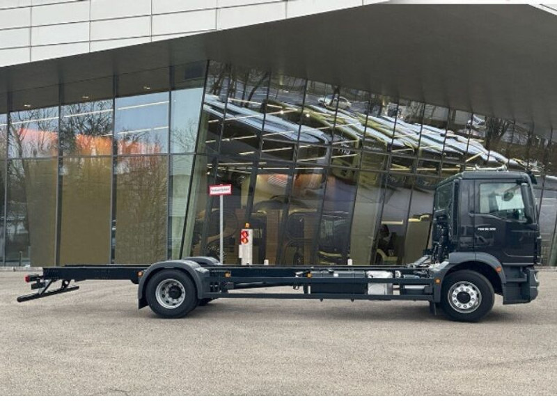 MAN TGM 18.320 TGM 18.320 4x2 BL CH Fahrgestell Euro 6 Rechtslenker - Châssis cabine: photos 4 MAN TGM 18.320 TGM 18.320 4x2 BL CH Fahrgestell Euro 6 Rechtslenker - Châssis cabine: photos 4