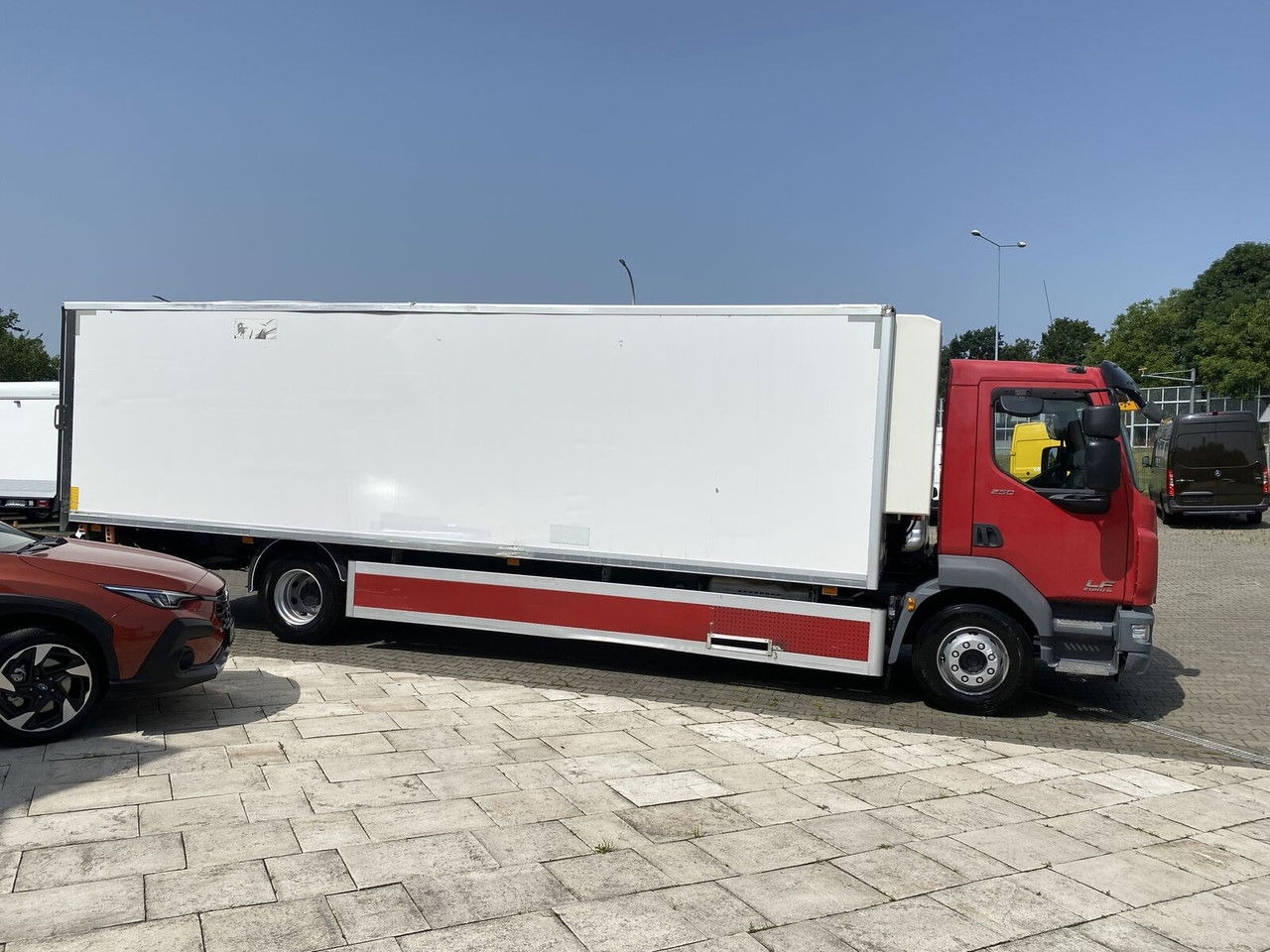 DAF LF 250 E6 AUT / 119TKM / Hulsteins -24 +25 / 18 EP / Serviced - Camion frigorifique: photos 4 DAF LF 250 E6 AUT / 119TKM / Hulsteins -24 +25 / 18 EP / Serviced - Camion frigorifique: photos 4