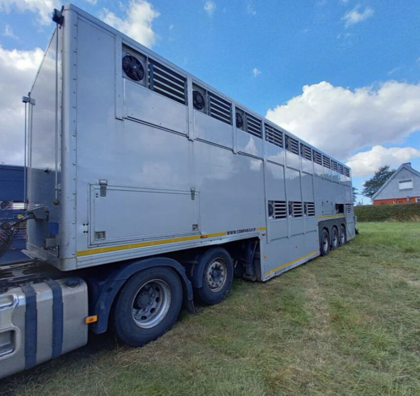 Gray and Adams Gadd3 / Works Great / Hydraulic / 2 Levels - Semi-remorque bétaillère: photos 5 Gray and Adams Gadd3 / Works Great / Hydraulic / 2 Levels - Semi-remorque bétaillère: photos 5