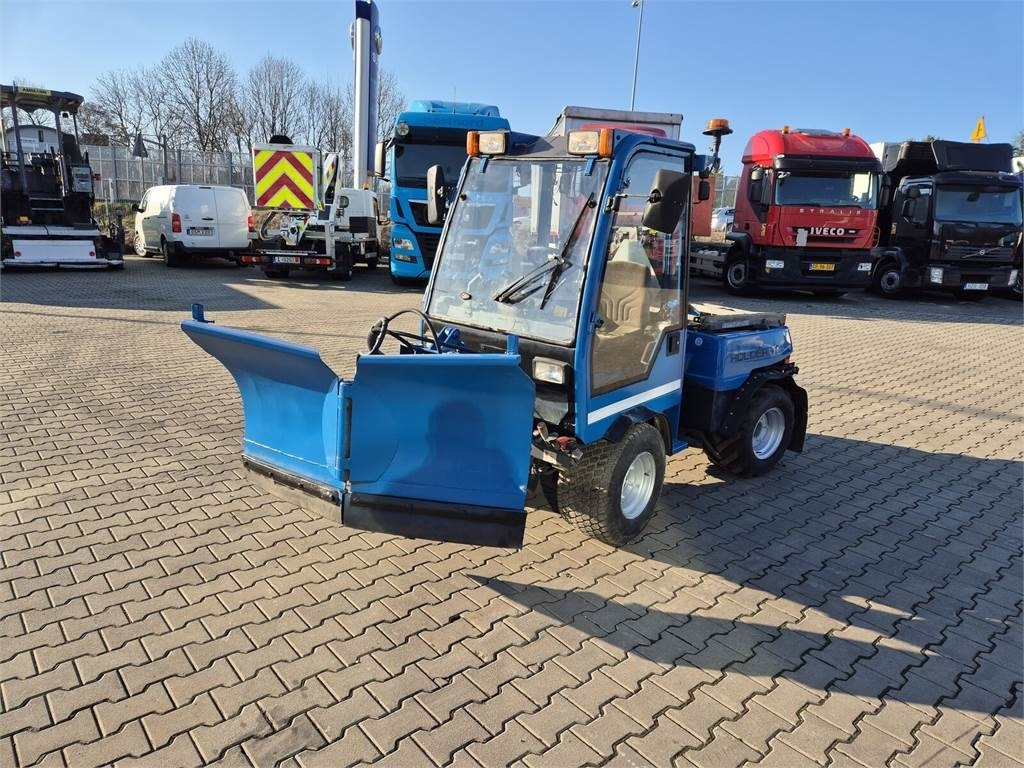 Holder C245 4WD / Tool carrier / Snow plow / PTO FRONT AN - Engin de déneigement: photos 2 Holder C245 4WD / Tool carrier / Snow plow / PTO FRONT AN - Engin de déneigement: photos 2