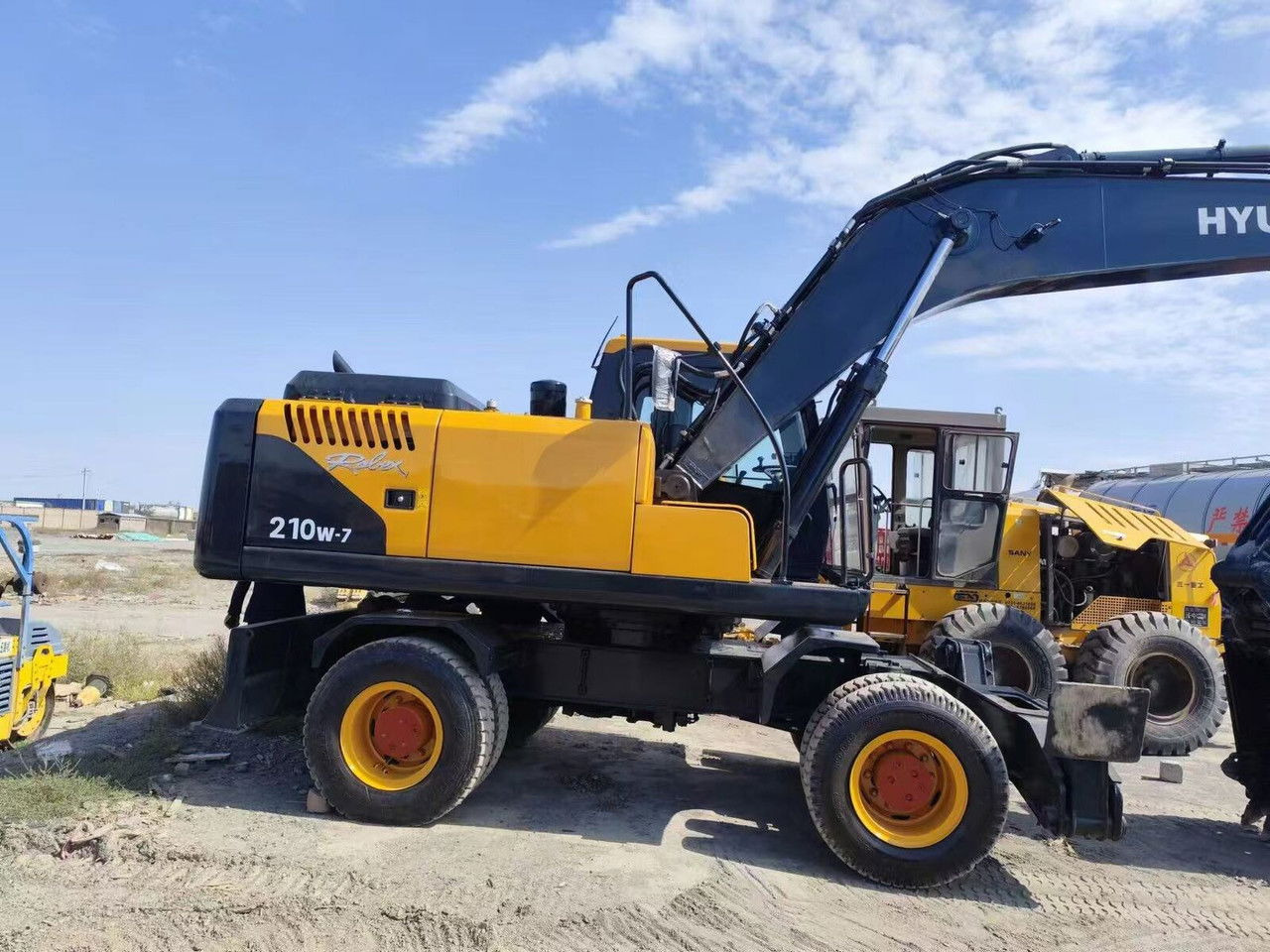 Hyundai R210-7 / Cummins / 1800MTH / Like NEW/20,5Tons/Sp R210-7 / Cummins / 1800MTH / Like NEW/20,5Tons/Special Ofert - Pelle sur pneus: photos 1 Hyundai R210-7 / Cummins / 1800MTH / Like NEW/20,5Tons/Sp R210-7 / Cummins / 1800MTH / Like NEW/20,5Tons/Special Ofert - Pelle sur pneus: photos 1