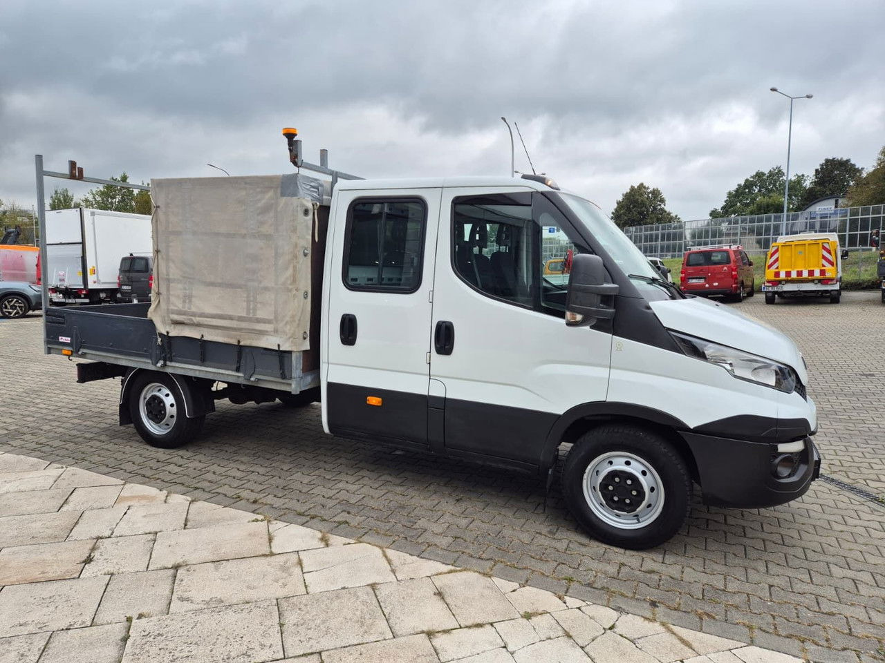 IVECO Daily 35 35S15 / Doka / 1 Owner / LOW KM / 7 Seats - Fourgon plateau: photos 5 IVECO Daily 35 35S15 / Doka / 1 Owner / LOW KM / 7 Seats - Fourgon plateau: photos 5