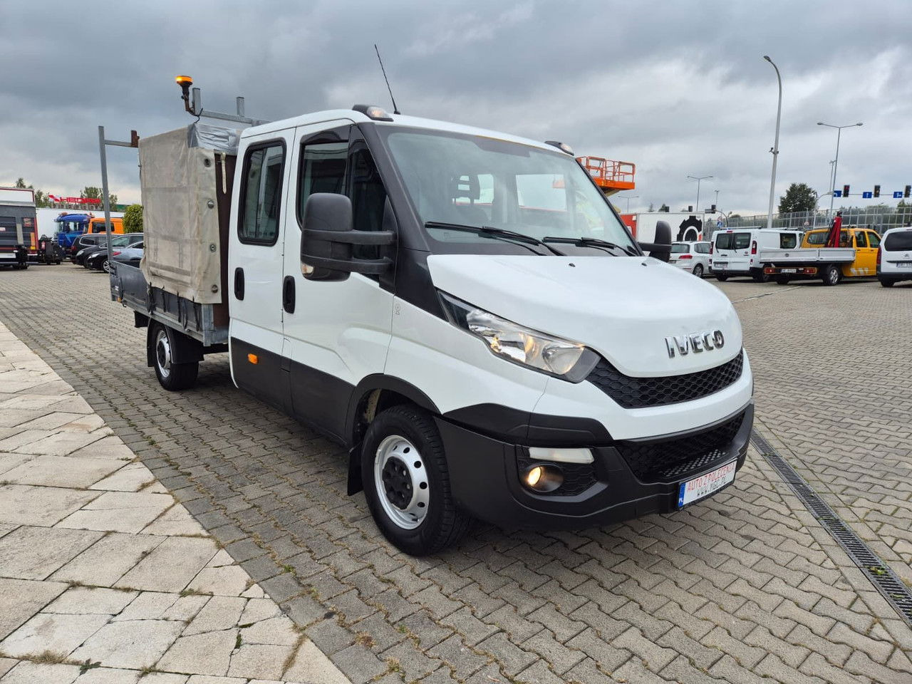 Iveco Daily 35 35S15 / Doka / 1 Owner / LOW KM / 7 Seats - Fourgon plateau: photos 4 Iveco Daily 35 35S15 / Doka / 1 Owner / LOW KM / 7 Seats - Fourgon plateau: photos 4
