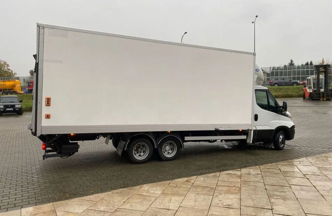 Iveco Daily 35C18 35C180 / Container / Veldhuizen Trailer / KAT. B+E - Fourgon: photos 4 Iveco Daily 35C18 35C180 / Container / Veldhuizen Trailer / KAT. B+E - Fourgon: photos 4