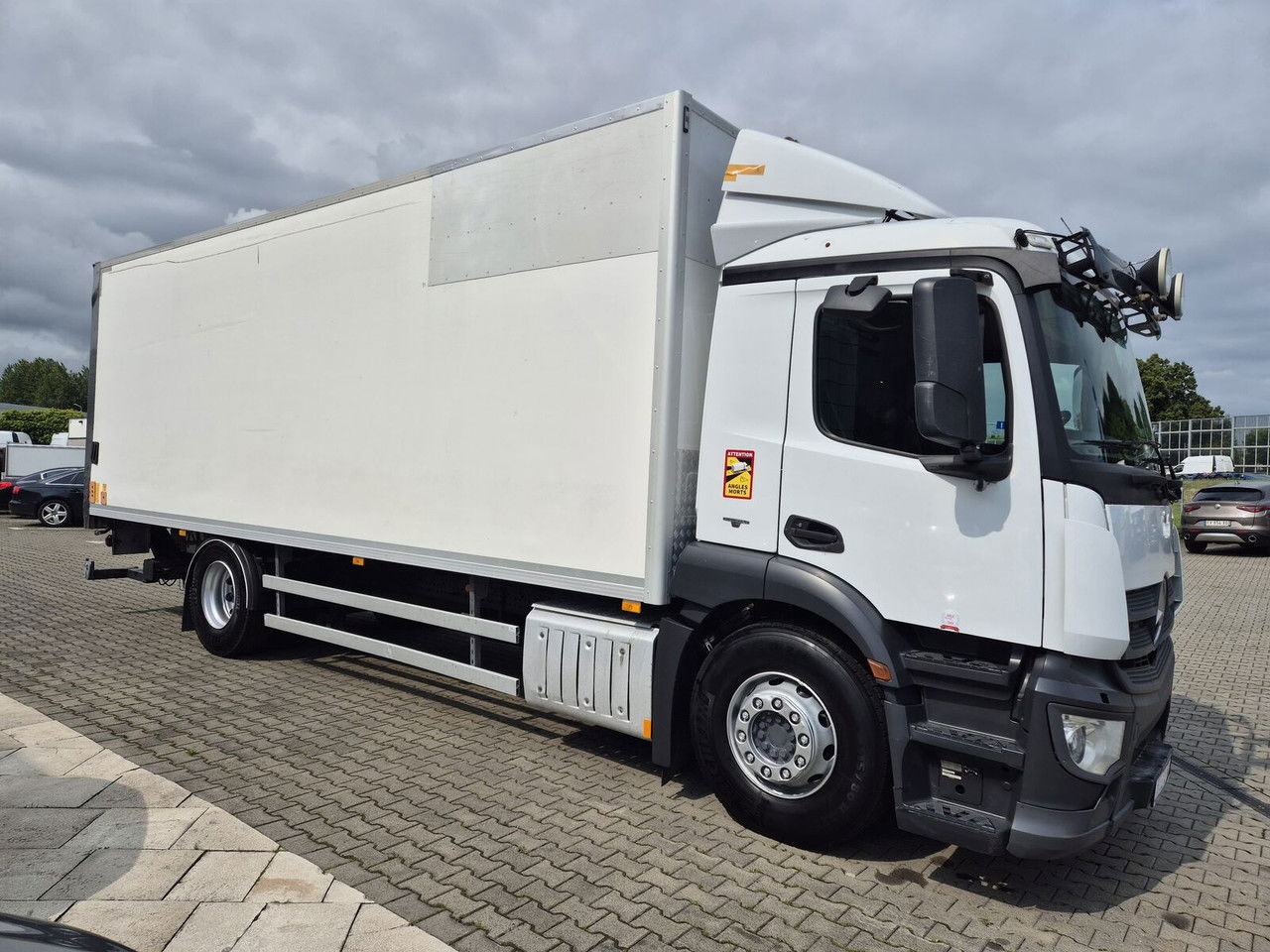 Mercedes-Benz Antos 1830 L - Camion fourgon: photos 5 Mercedes-Benz Antos 1830 L - Camion fourgon: photos 5