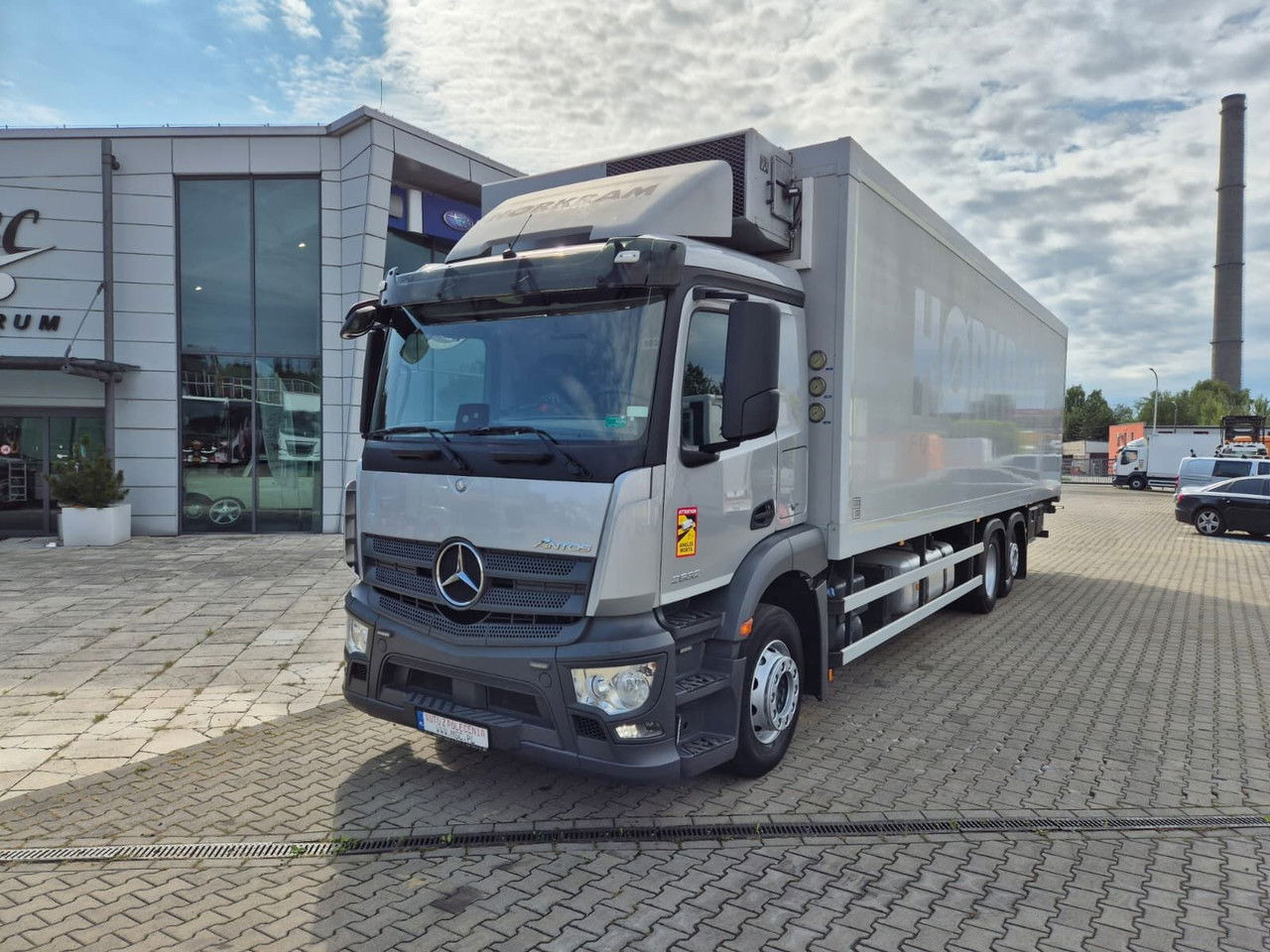 Mercedes-Benz Antos 2532 L 6X2 / Frigoblock / 1 Owner / 6X2 / Euro 6 / TOP - Camion frigorifique: photos 3 Mercedes-Benz Antos 2532 L 6X2 / Frigoblock / 1 Owner / 6X2 / Euro 6 / TOP - Camion frigorifique: photos 3