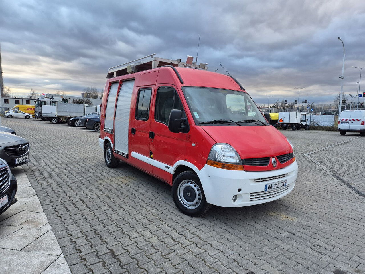 RENAULT Master 2.5 DCi / Like NEW LOW KM / 4 Seats - Camion de pompier: photos 1 RENAULT Master 2.5 DCi / Like NEW LOW KM / 4 Seats - Camion de pompier: photos 1