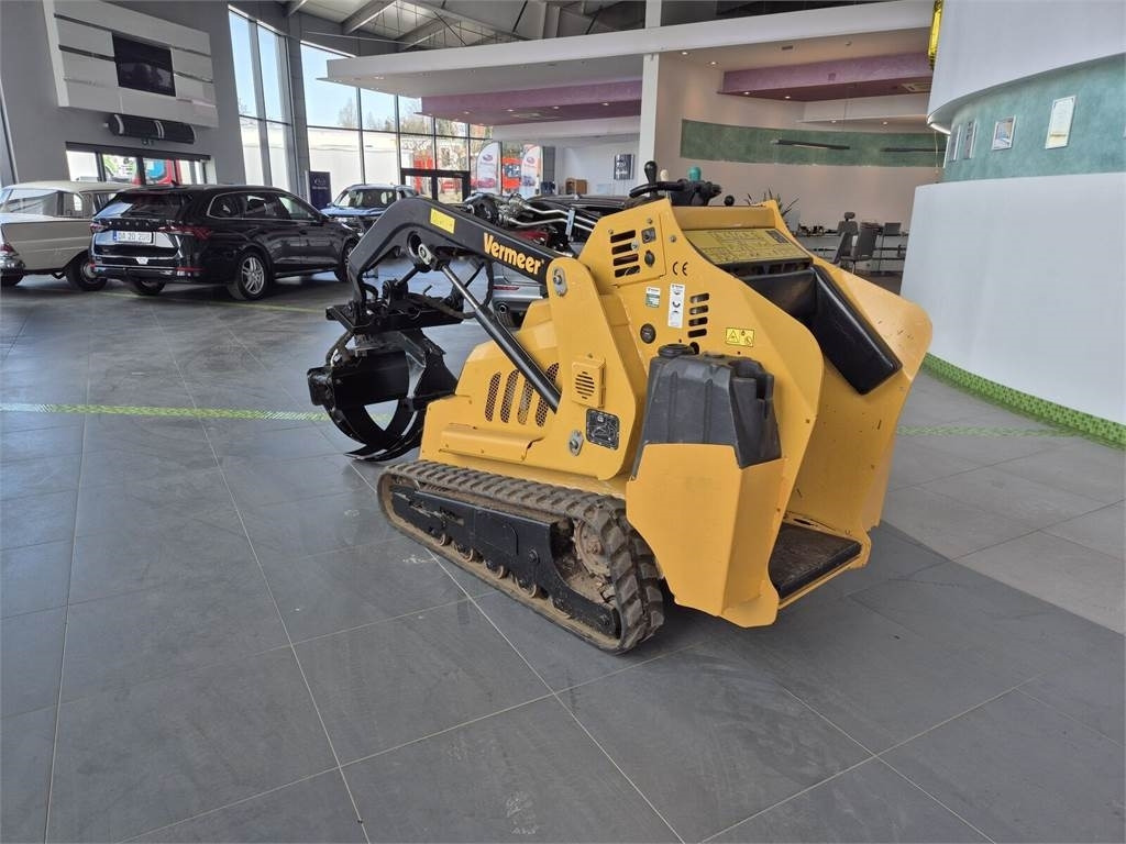 Vermeer S725TX MINI SKID STEER / 5 ATTACHMENTS / FROM DEAL - Chargeuse sur chenilles: photos 2 Vermeer S725TX MINI SKID STEER / 5 ATTACHMENTS / FROM DEAL - Chargeuse sur chenilles: photos 2