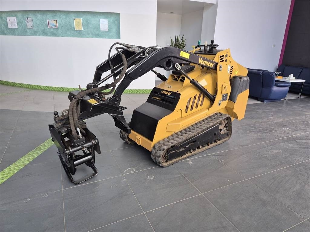 Vermeer S725TX MINI SKID STEER / 5 ATTACHMENTS / FROM DEAL - Chargeuse sur chenilles: photos 3 Vermeer S725TX MINI SKID STEER / 5 ATTACHMENTS / FROM DEAL - Chargeuse sur chenilles: photos 3
