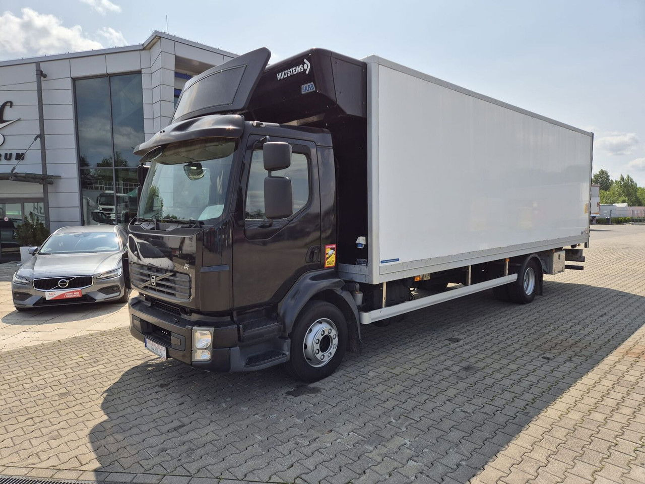 Volvo FL 240 - Camion fourgon: photos 1 Volvo FL 240 - Camion fourgon: photos 1