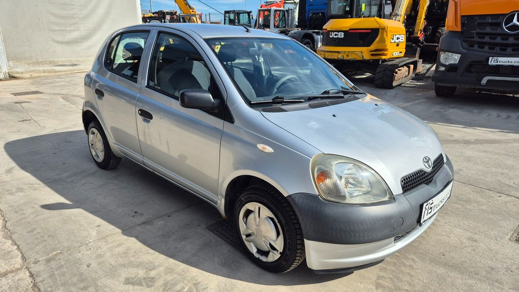 Toyota Yaris 1.0 - Petrol - 5 Doors - AC - Autre matériel: photos 4 Toyota Yaris 1.0 - Petrol - 5 Doors - AC - Autre matériel: photos 4