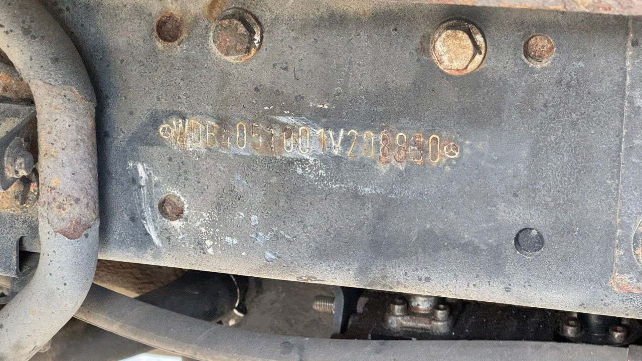 Camion Mercedes-Benz Unimog U300 4x4 - Schmidt salt spreader 3m3: photos 14