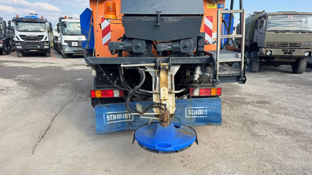 Camion Mercedes-Benz Unimog U300 4x4 - Schmidt salt spreader 3m3: photos 6