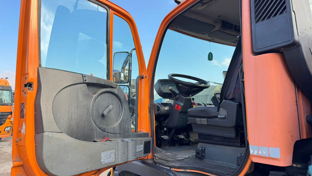 Camion Mercedes-Benz Unimog U300 4x4 - Schmidt salt spreader 3m3: photos 7