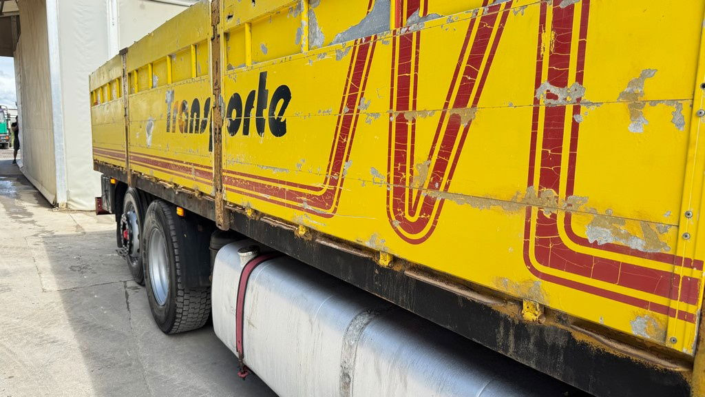 DAF XF 95.380 6X2 stake body - air condition - Camion plateau: photos 4 DAF XF 95.380 6X2 stake body - air condition - Camion plateau: photos 4