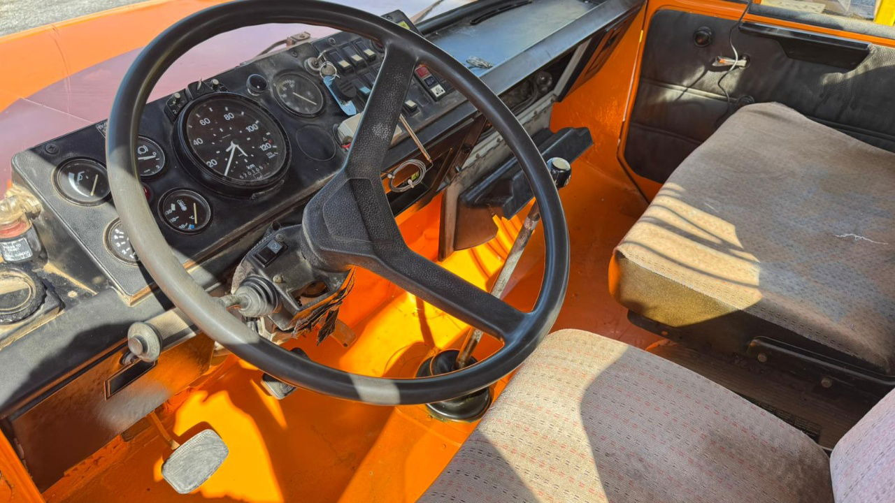 Camion benne Iveco 160-23 4x4 tipper - crane 9m: photos 21 Camion benne Iveco 160-23 4x4 tipper - crane 9m: photos 21