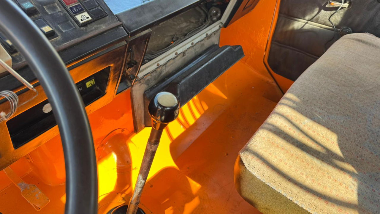 Camion benne Iveco 160-23 4x4 tipper - crane 9m: photos 24 Camion benne Iveco 160-23 4x4 tipper - crane 9m: photos 24