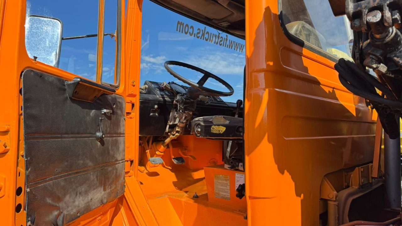 Camion benne Iveco 160-23 4x4 tipper - crane 9m: photos 19 Camion benne Iveco 160-23 4x4 tipper - crane 9m: photos 19