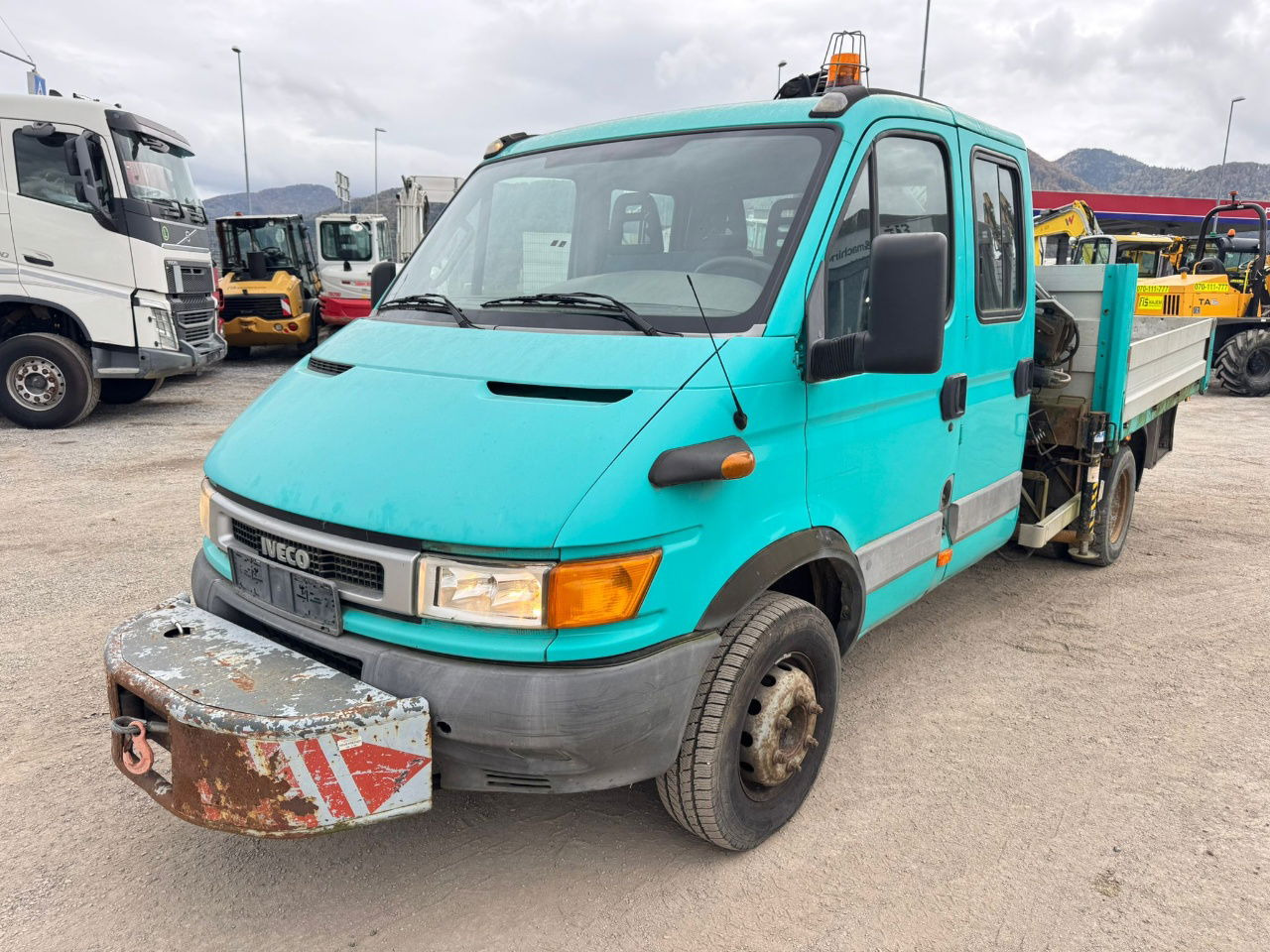 Iveco Daily 65 C15 stake body - Hiab 045-3 - 7.5M - Fourgon plateau, Utilitaire double cabine: photos 1 Iveco Daily 65 C15 stake body - Hiab 045-3 - 7.5M - Fourgon plateau, Utilitaire double cabine: photos 1