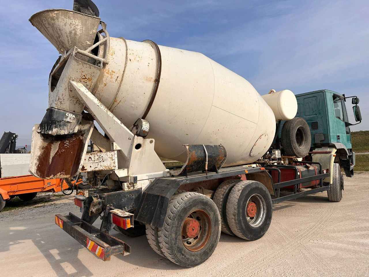Iveco Eurotrakker 260E35W 6x6 mixer - 7m3 - Camion malaxeur: photos 5 Iveco Eurotrakker 260E35W 6x6 mixer - 7m3 - Camion malaxeur: photos 5