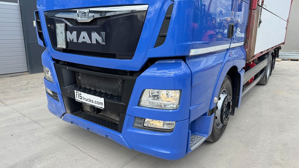 MAN TGX 26.440 6x2 box truck - retarder - lifting axle - Camion fourgon: photos 2 MAN TGX 26.440 6x2 box truck - retarder - lifting axle - Camion fourgon: photos 2
