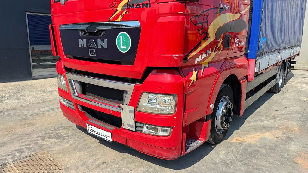 MAN TGX 26.440 6x2 box truck - retarder - lifting+steering axle - Camion fourgon: photos 2 MAN TGX 26.440 6x2 box truck - retarder - lifting+steering axle - Camion fourgon: photos 2