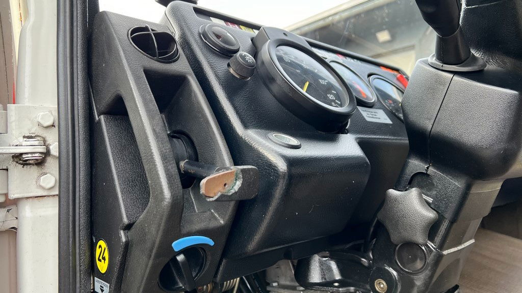 Crédit-bail Mercedes-Benz 1622 4x2 43.000km winch Mercedes-Benz 1622 4x2 43.000km winch: photos 26 Crédit-bail Mercedes-Benz 1622 4x2 43.000km winch Mercedes-Benz 1622 4x2 43.000km winch: photos 26