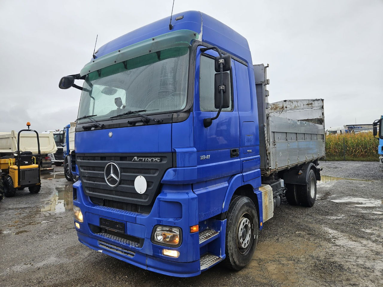 Mercedes-Benz Actros 1841 L 4x2 tipper - tarpaulin - euro 5 - Camion benne: photos 1 Mercedes-Benz Actros 1841 L 4x2 tipper - tarpaulin - euro 5 - Camion benne: photos 1