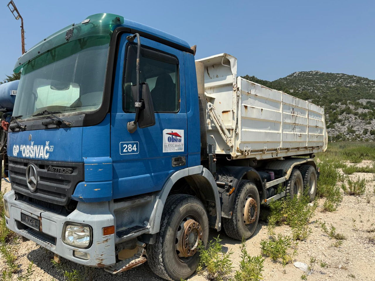 Mercedes-Benz Actros 3241 8x4 3 sided tipper - full spring - Camion benne: photos 2 Mercedes-Benz Actros 3241 8x4 3 sided tipper - full spring - Camion benne: photos 2