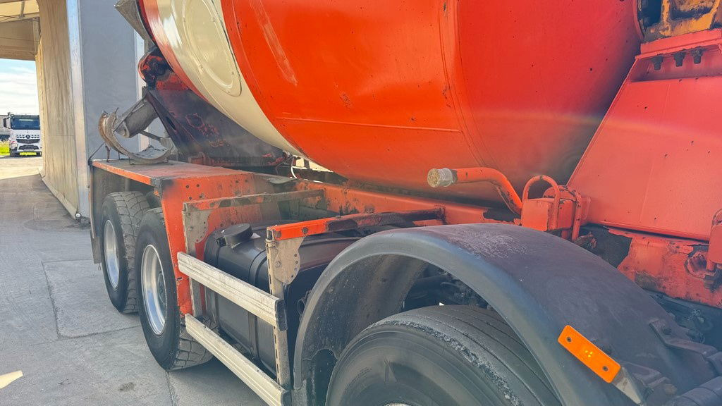 Mercedes-Benz Actros 3241 8x4 mixer 9m3 - Camion malaxeur: photos 4 Mercedes-Benz Actros 3241 8x4 mixer 9m3 - Camion malaxeur: photos 4