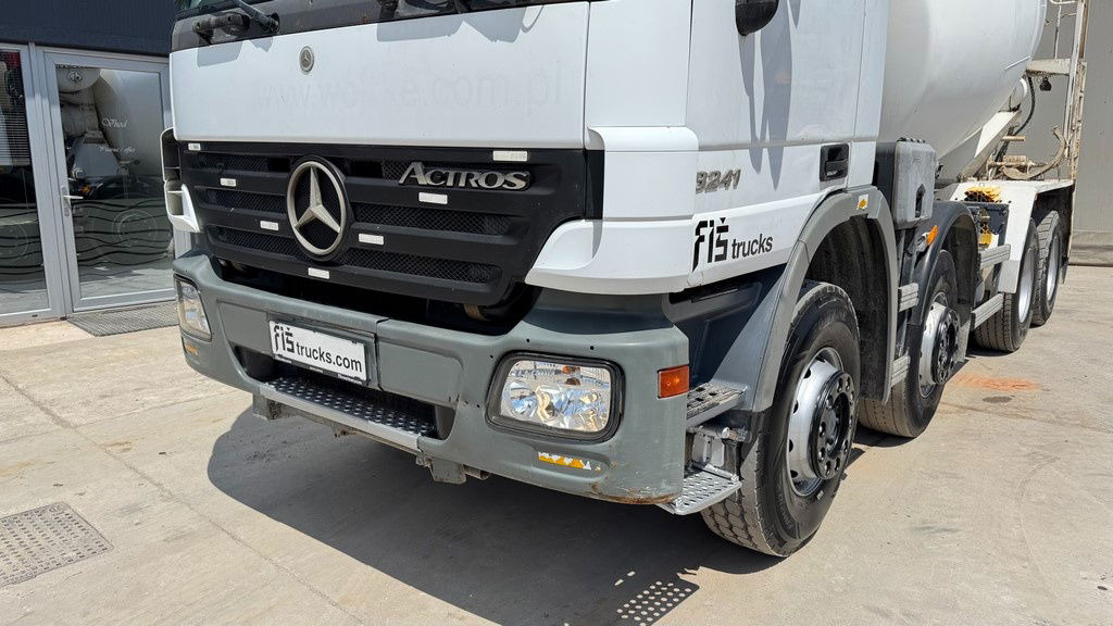 Mercedes-Benz Actros 3241 8x4 mixer 9m3 - Camion malaxeur: photos 2 Mercedes-Benz Actros 3241 8x4 mixer 9m3 - Camion malaxeur: photos 2