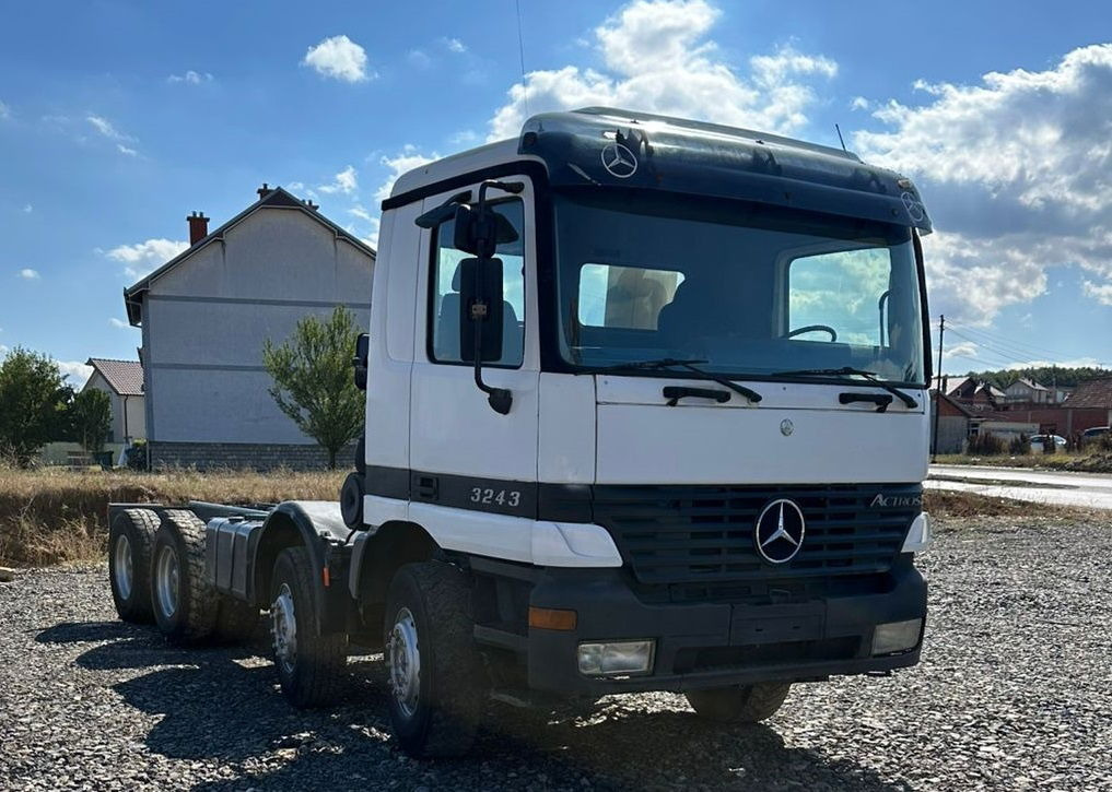 Mercedes-Benz Actros 3243 8x4 chassis - Châssis cabine: photos 3 Mercedes-Benz Actros 3243 8x4 chassis - Châssis cabine: photos 3