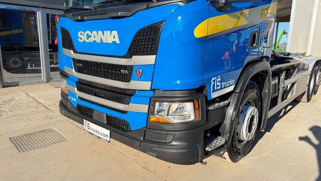 Scania P 360 6x2 palfinger abroll tipper - steering axle - Camion porte-conteneur/ Caisse mobile: photos 2 Scania P 360 6x2 palfinger abroll tipper - steering axle - Camion porte-conteneur/ Caisse mobile: photos 2